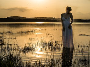 《分手后的心理轨迹：男生何时会后悔？揭秘分手心理的微妙变化》