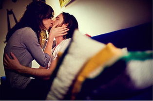 《梦境解析：女人梦到自己出轨被发现了，究竟预示着什么？》