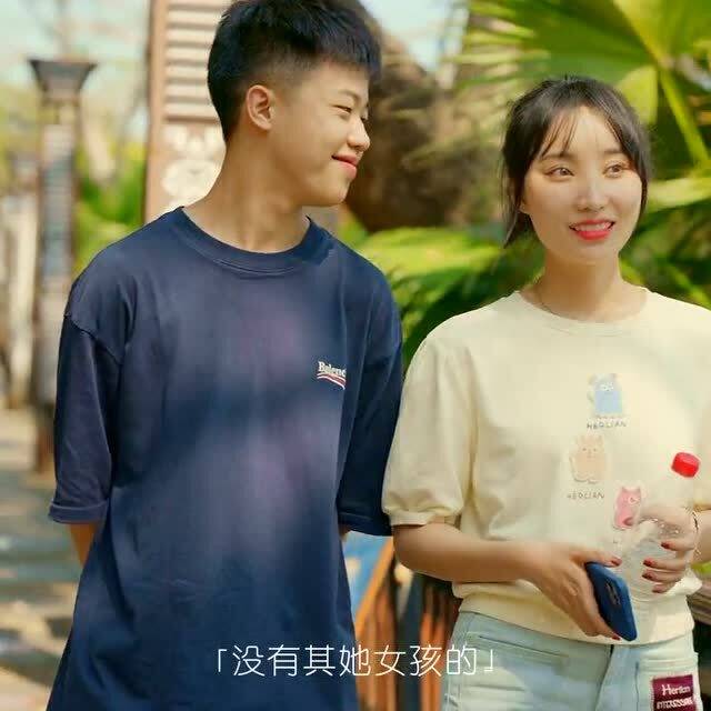 《当女生问：“你结婚了没有？”——解读社交互动中的微妙信号》