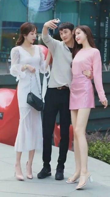 闺蜜与男朋友过于亲密，揭秘关系中的微妙平衡