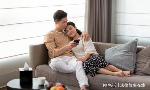 女子与陌生男性过分亲密现象解析：警惕社交风险，维护个人边界