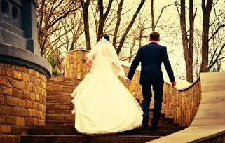 《女生最早几岁结婚？揭秘婚龄背后的社会数据与人生规划》