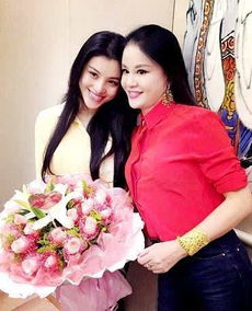 男明星与妈妈亲密瞬间：揭秘明星家庭教育的秘密武器