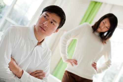 《男人频繁提及离婚，家庭和谐何去何从？——解析婚姻危机背后的心理因素及