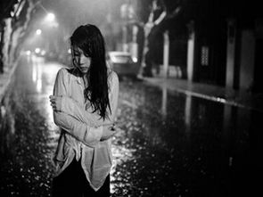 《分手后，如何巧妙地让他主动联系你？专业指南解析》