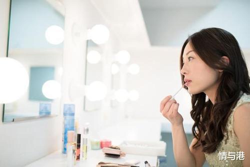 《出轨阴影下，女性如何迅速走出伤痛：专业指南与心理支持》