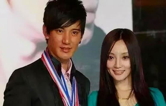 《分手后，女生的“后悔期”究竟何时降临？揭秘心理恢复的秘密》
