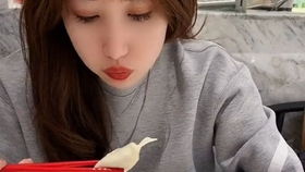 《揭秘情感深处的疑问：“你会背叛我吗？”——女生这样问背后的心理解读》