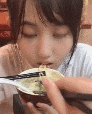 头一次撞，第二次擦，第三次亲？揭秘男生无意中的“头部触碰”背后含义