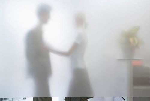 结婚日期已定，男生却提出同居？了解同居趋势，把握婚姻新变化