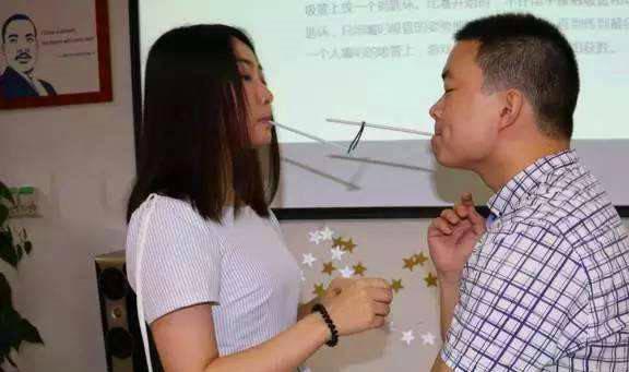 《亲密接触受阻，爱情如何继续？解析情侣亲密关系中的心理变化》