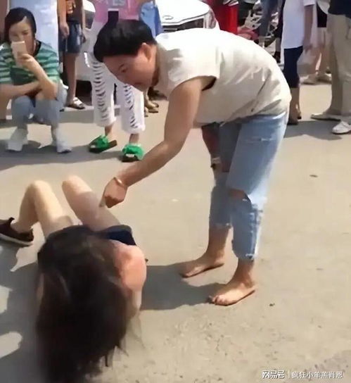 女子当街暴打小三引发热议：暴力冲突背后的心理与法律解析